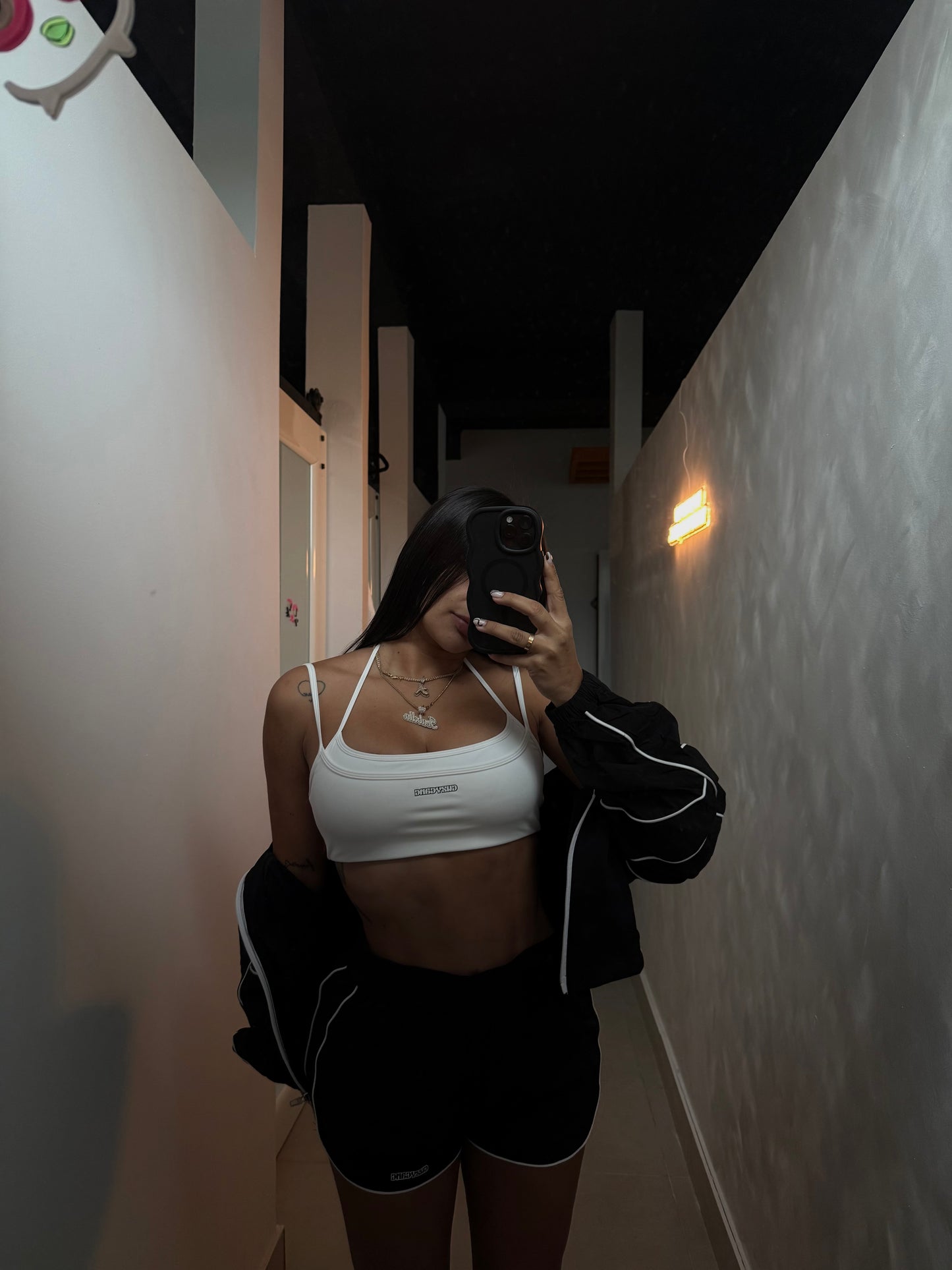 GUZYGANG WHITE CROPTOP