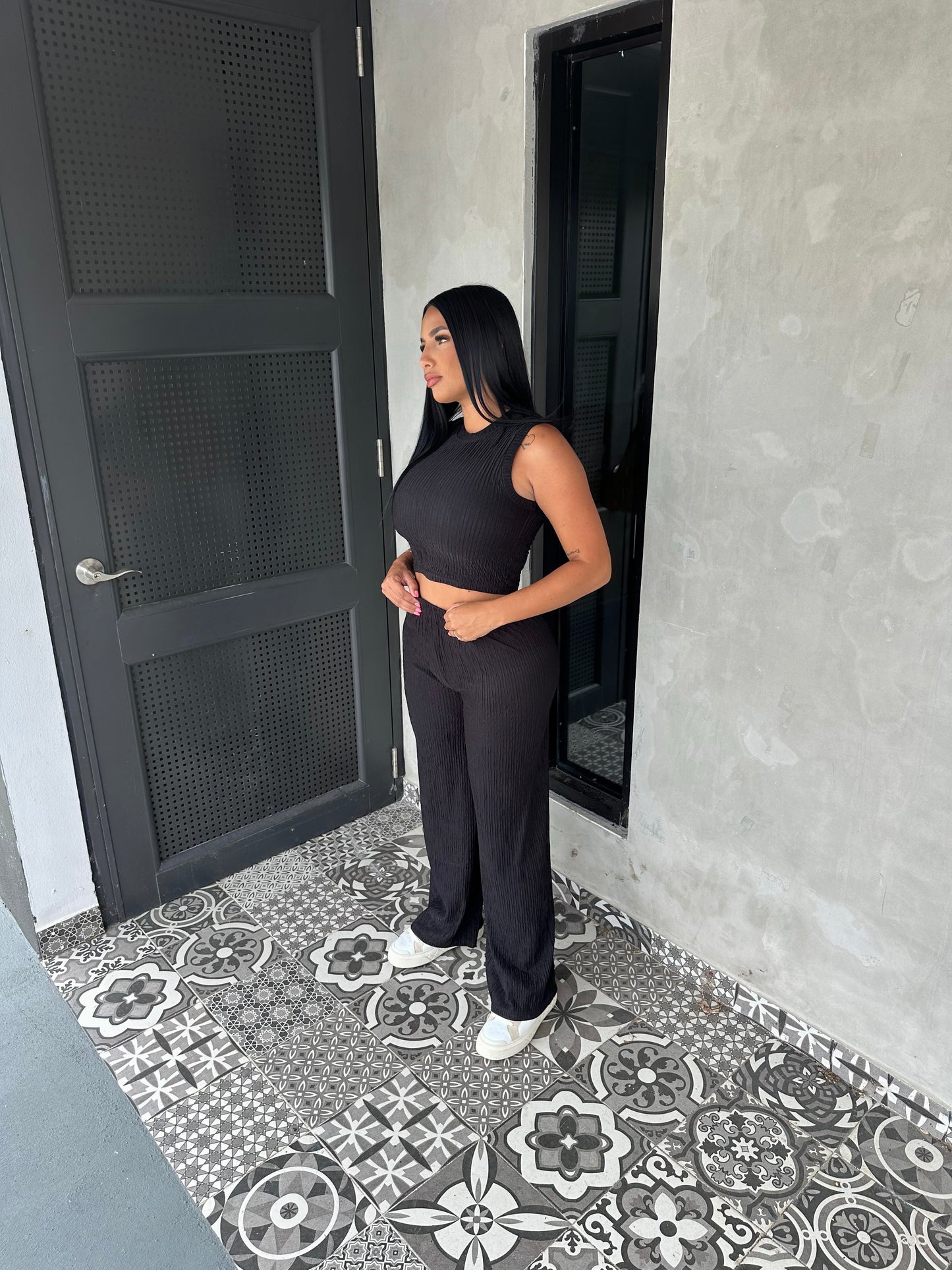 BLACK TEXTURED SET