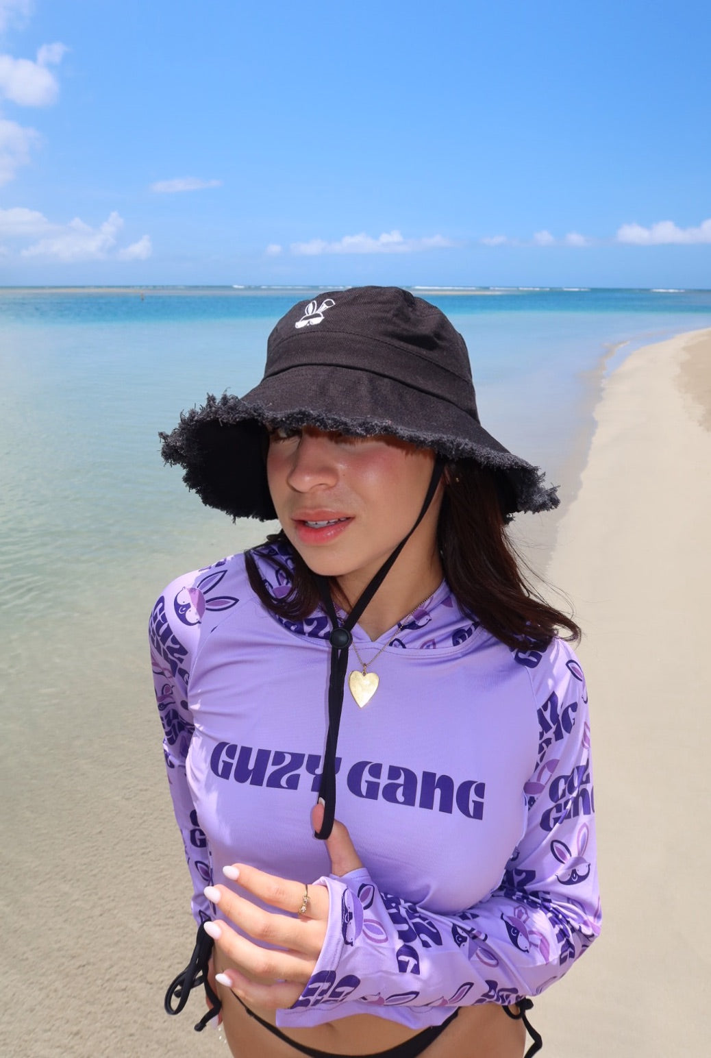 BLACK BUCKETHAT