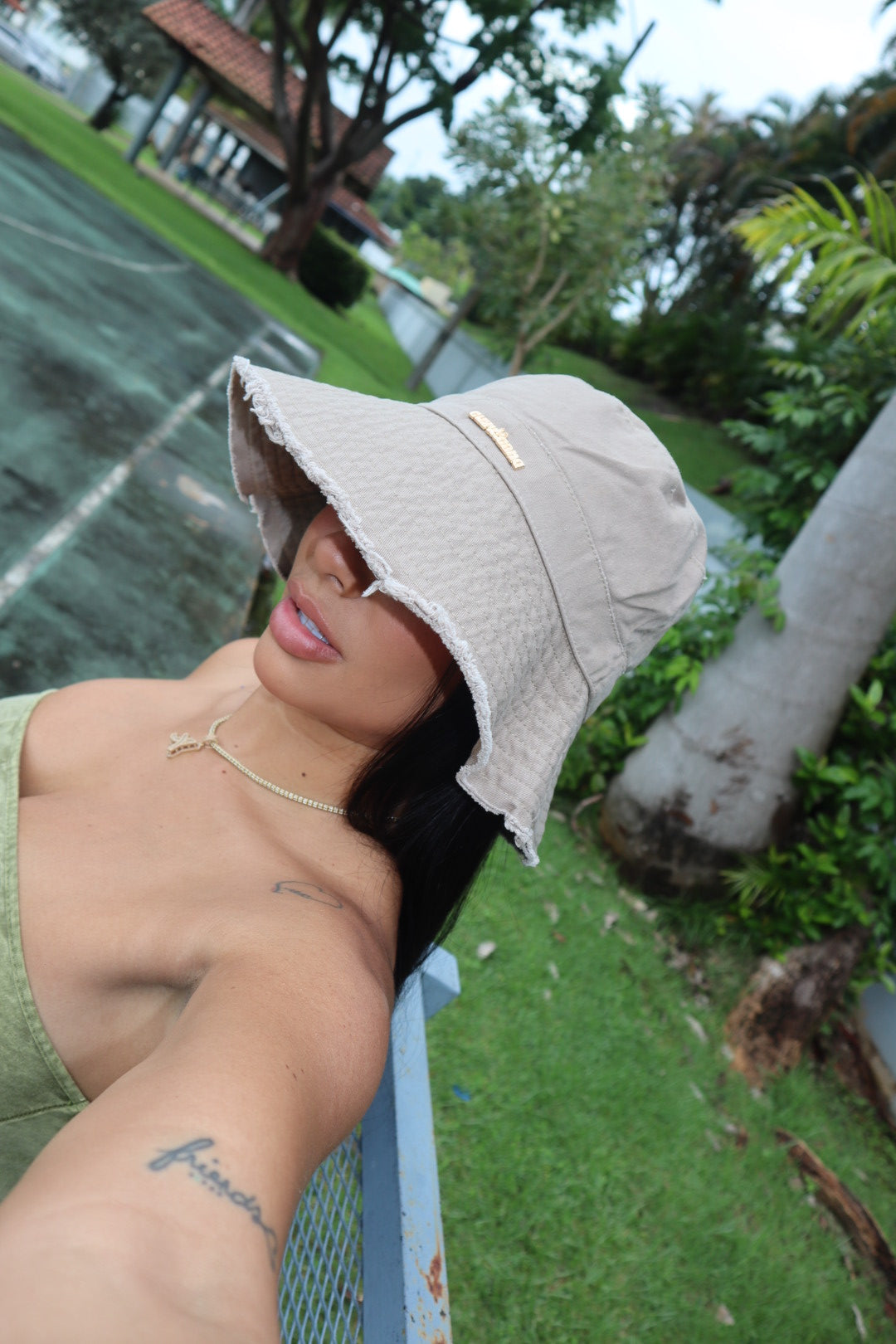 NUDE BUCKET HAT