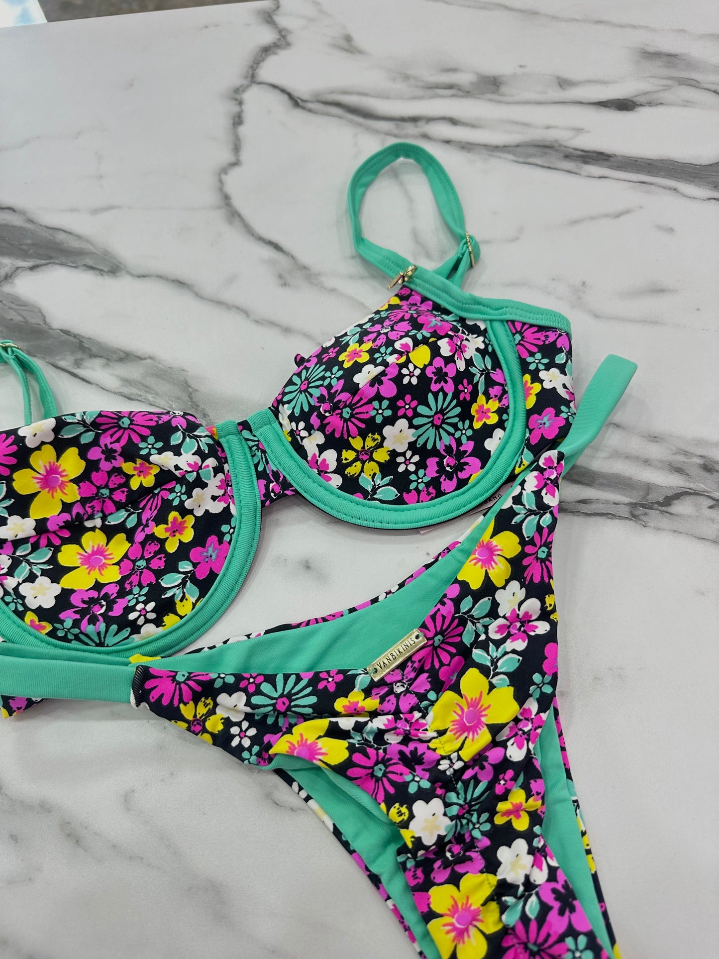 BIKINI 01
