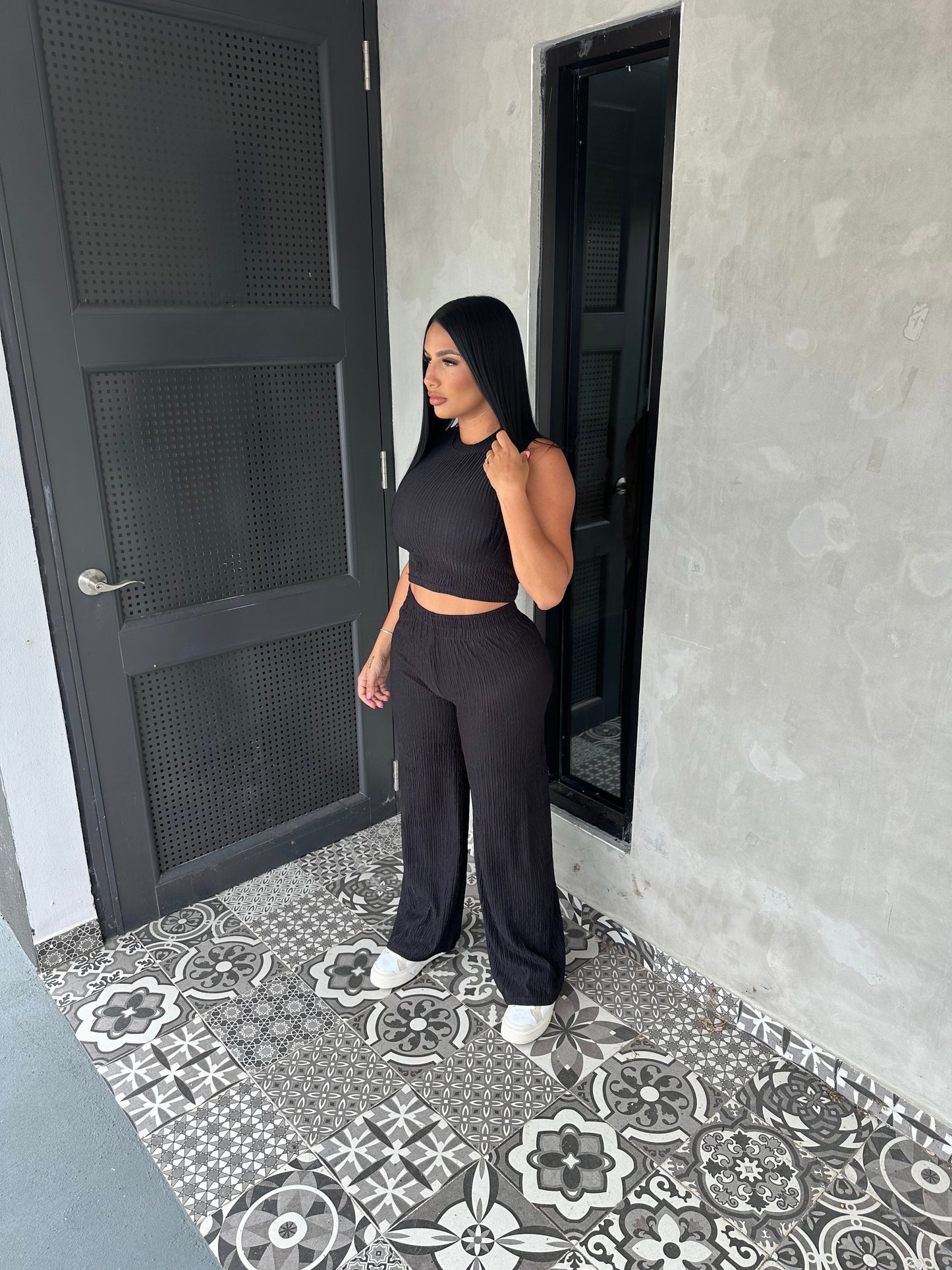 BLACK TEXTURED SET