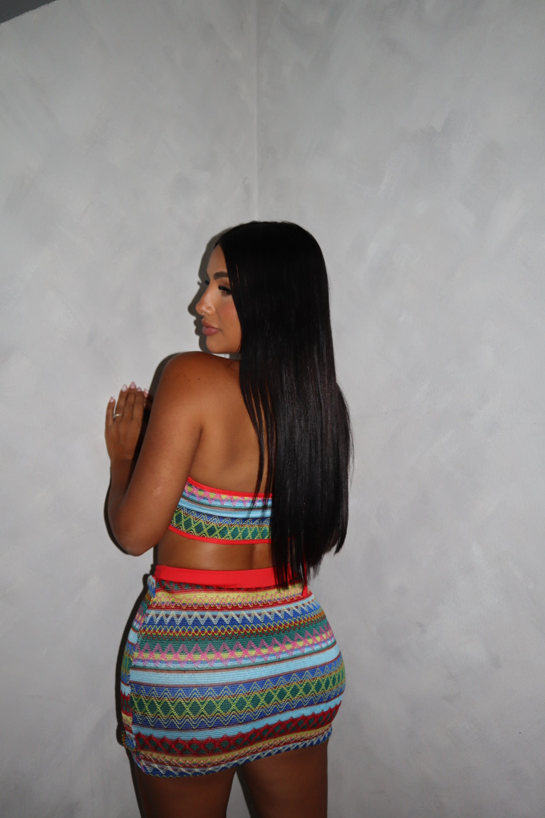 MULTICOLORED WOVEN SET