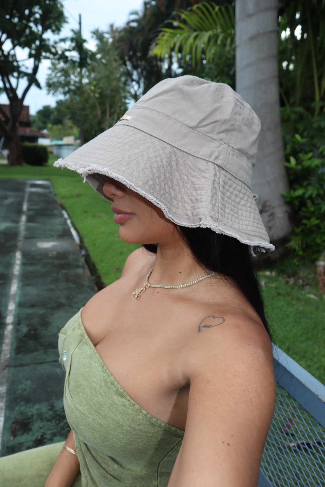 NUDE BUCKET HAT