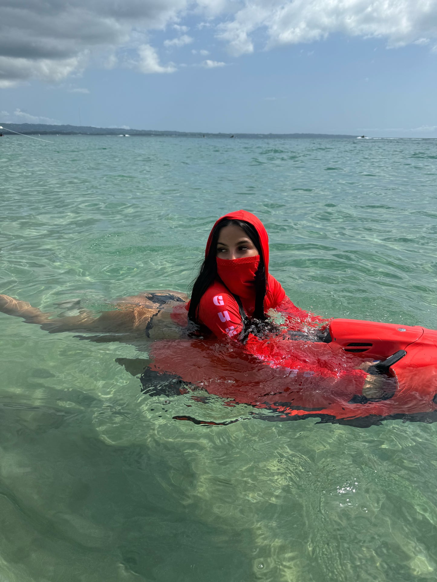 GBG RED RASHGUARD (con facemask)