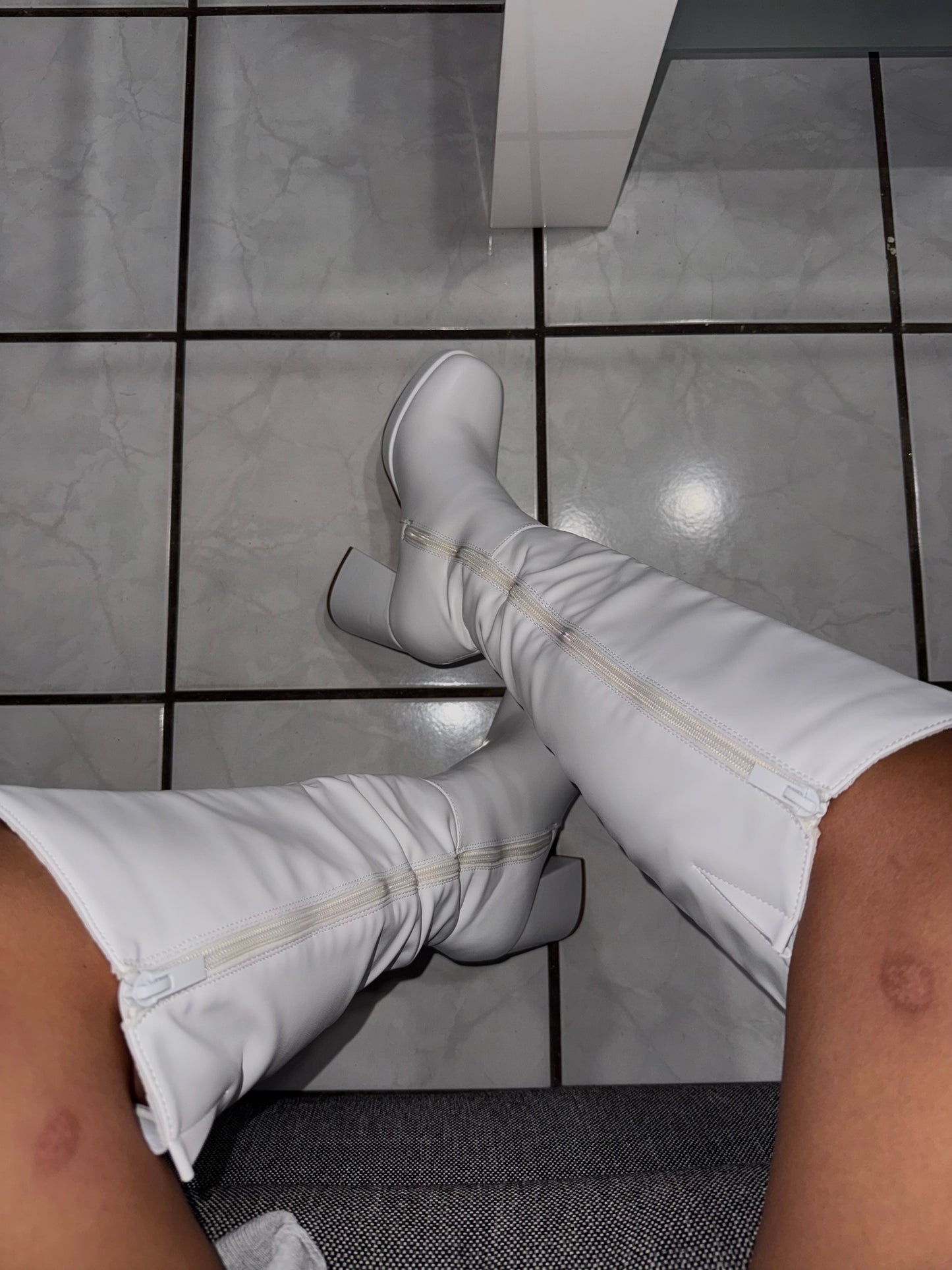 WHITE BOOTS