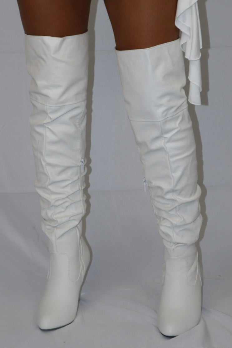 WHITE BOOTS <3