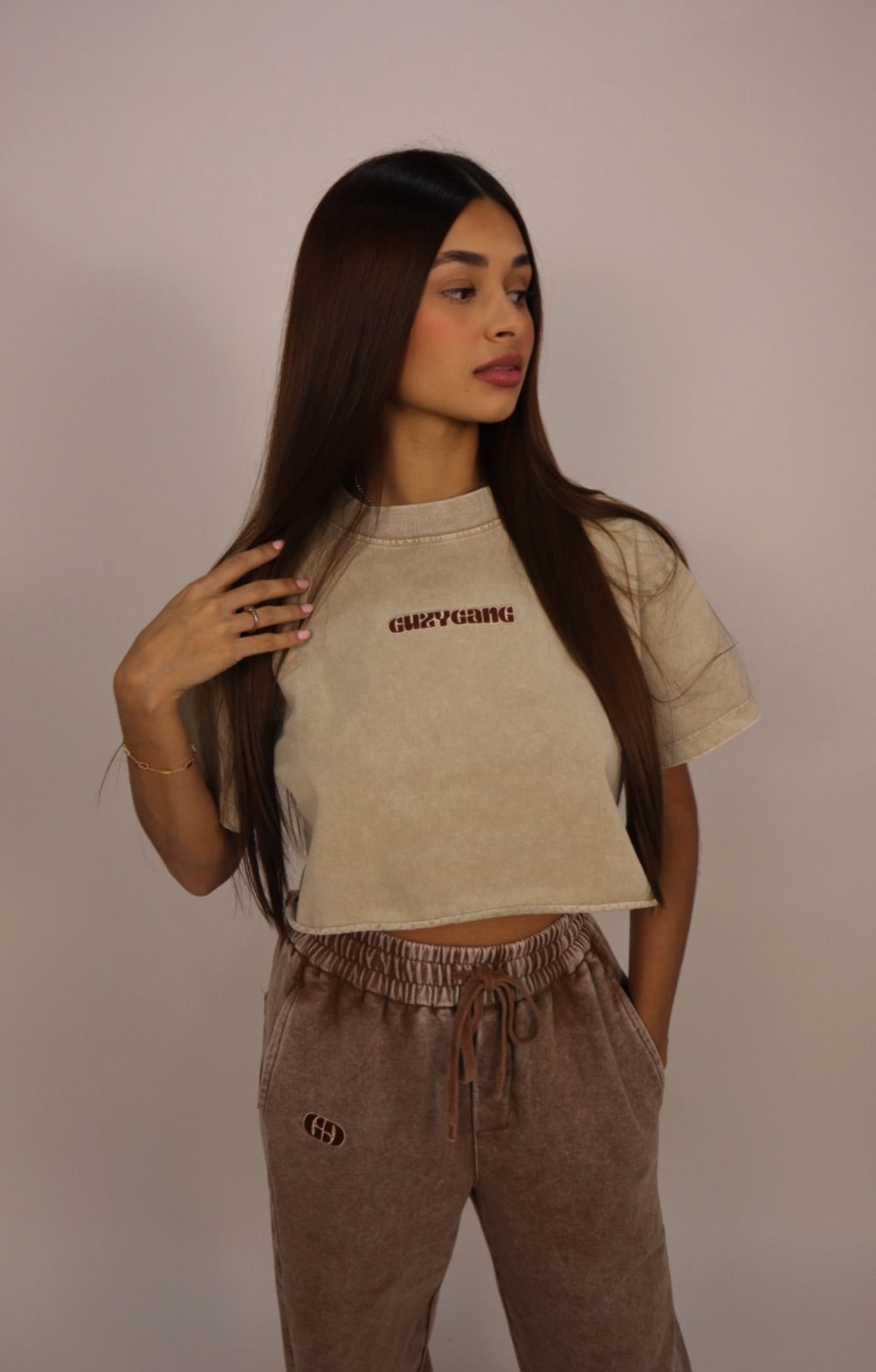 GUZYGANG CREAM CROPTOP