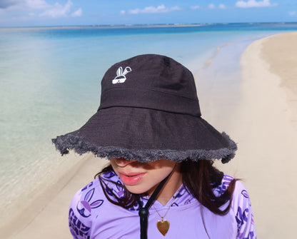 BLACK BUCKETHAT