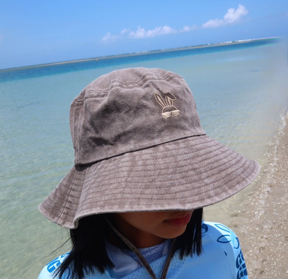 BROWN BUCKETHAT