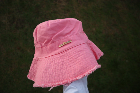 PINK BUCKET HAT (LOGO DORADO O PLATEADO)