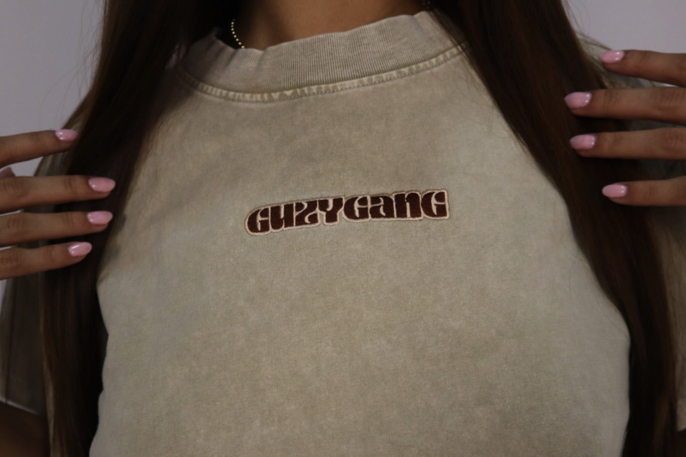 GUZYGANG CREAM CROPTOP